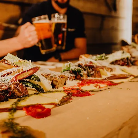 招待所 Der Postwirt 基普芬伯格